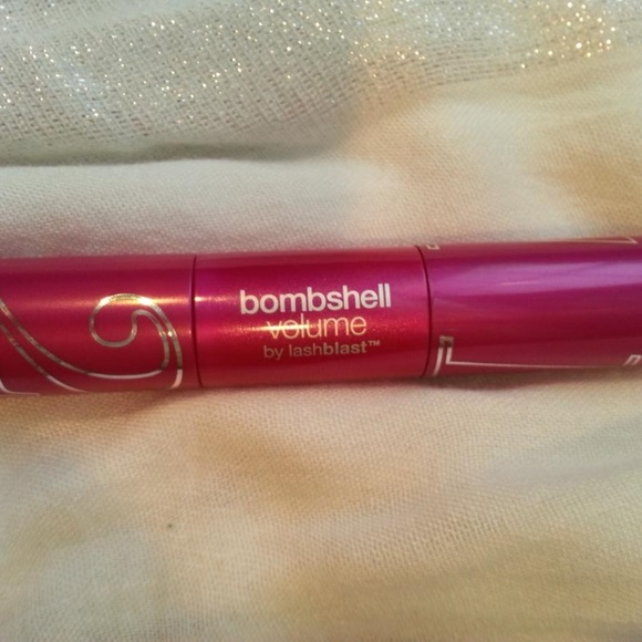 🔥HOT DEAL🔥 Covergirl Bombshell Volume by Lashblast - Picture 1 of 6